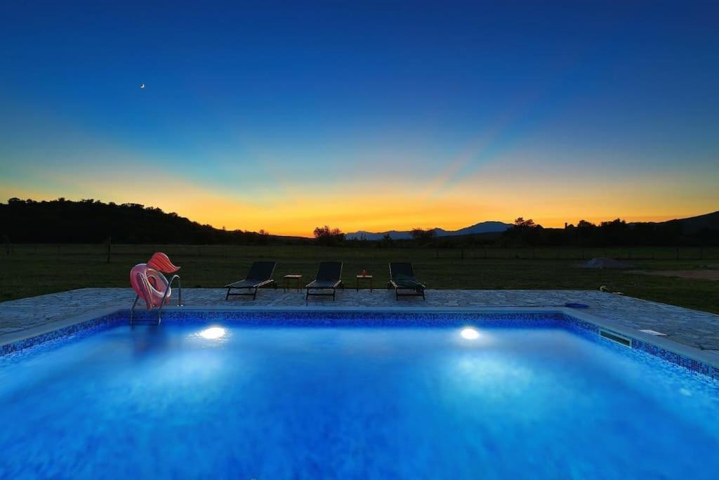 Holiday House Aurora Borealis Ervenik Exterior foto