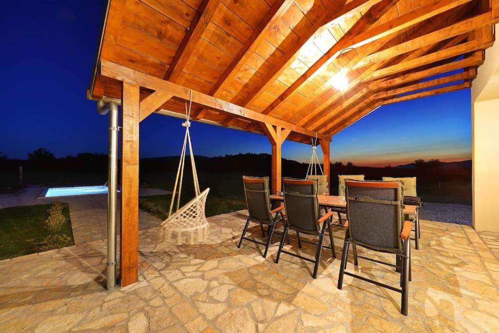Holiday House Aurora Borealis Ervenik Exterior foto